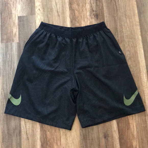nike training shorts with zip pockets
